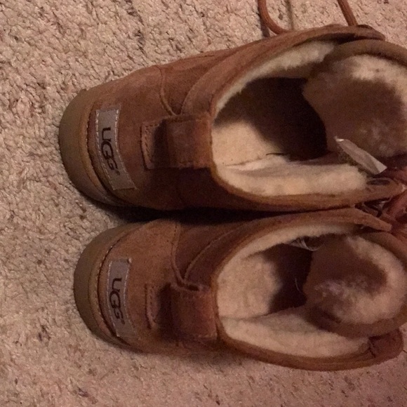 UGG Brown Ankle Boots with Cream Lining - Picture 2 of 4
